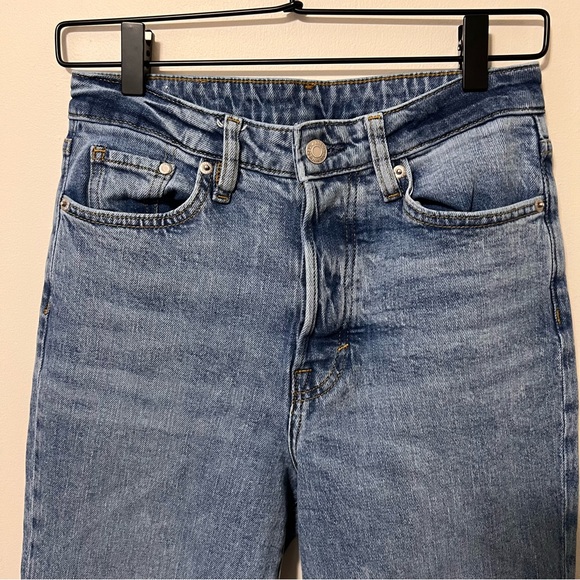 H&M Ultra High Waist Mom Jeans Raw Hem - Picture 3 of 13